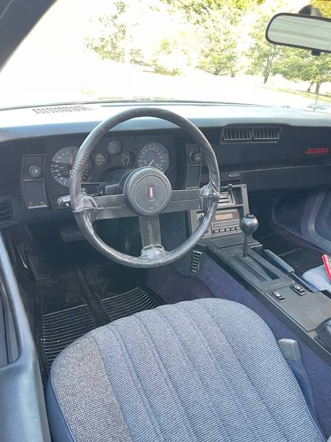Chevrolet-camaro-z28-1983-blue-13