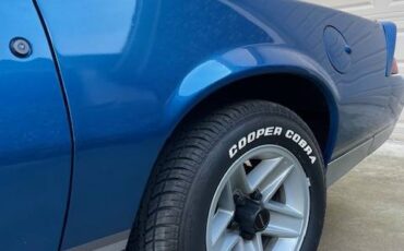 Chevrolet-camaro-z28-1983-blue-3