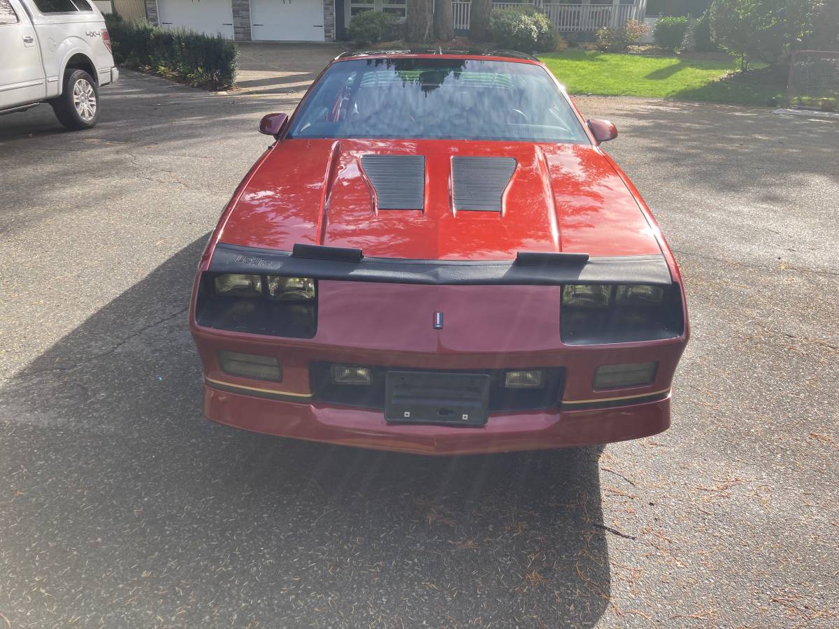 Chevrolet-camaro-z28-1986-red-1