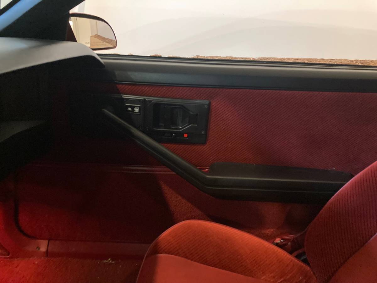 Chevrolet-camaro-z28-1986-red-11