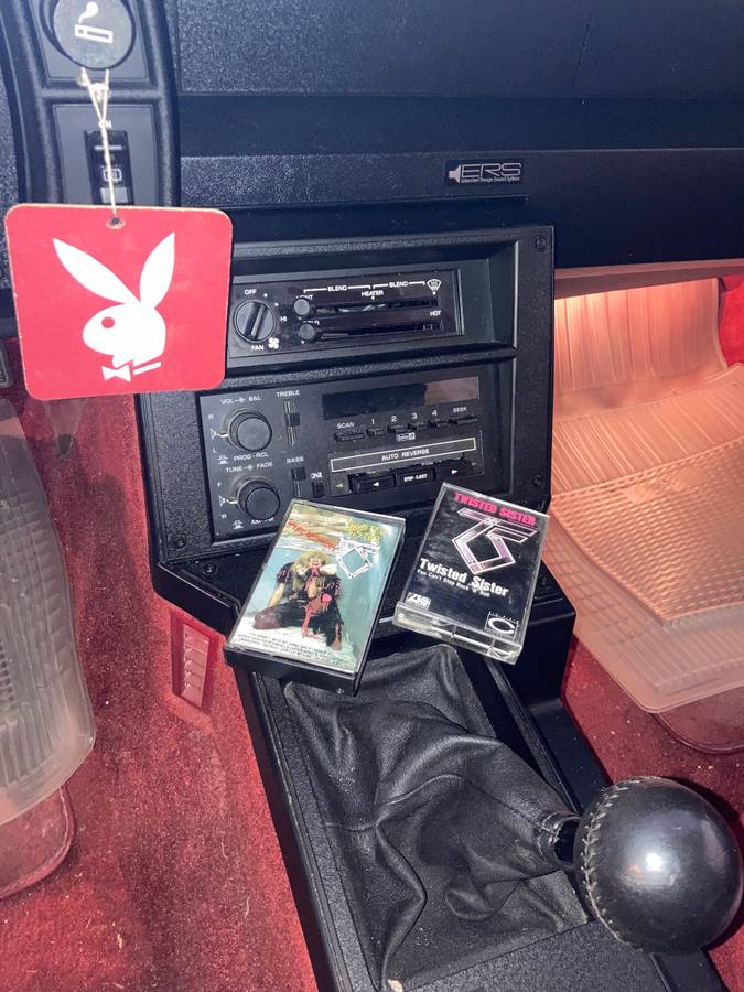 Chevrolet-camaro-z28-1986-red-13