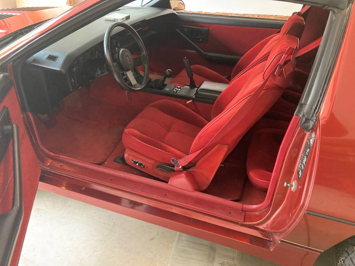 Chevrolet-camaro-z28-1986-red-17