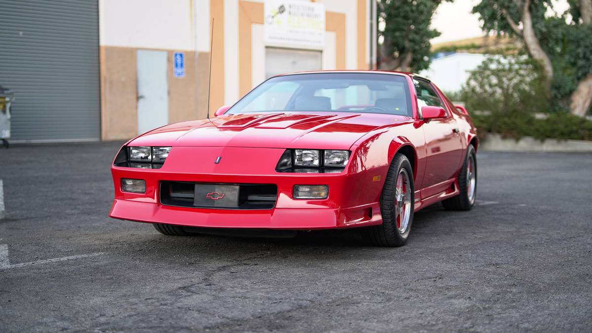 Chevrolet-camaro-z28-1991-red-16