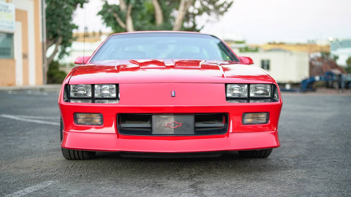 Chevrolet-camaro-z28-1991-red-18