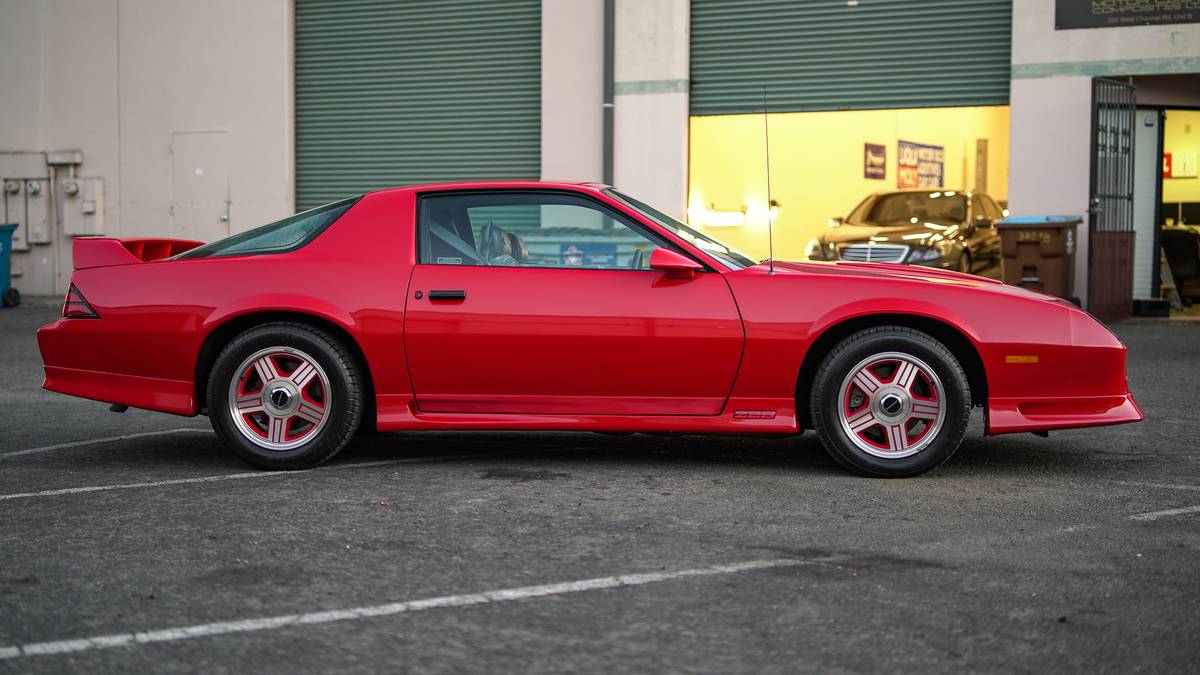 Chevrolet-camaro-z28-1991-red-19