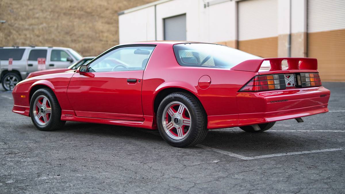 Chevrolet-camaro-z28-1991-red-21