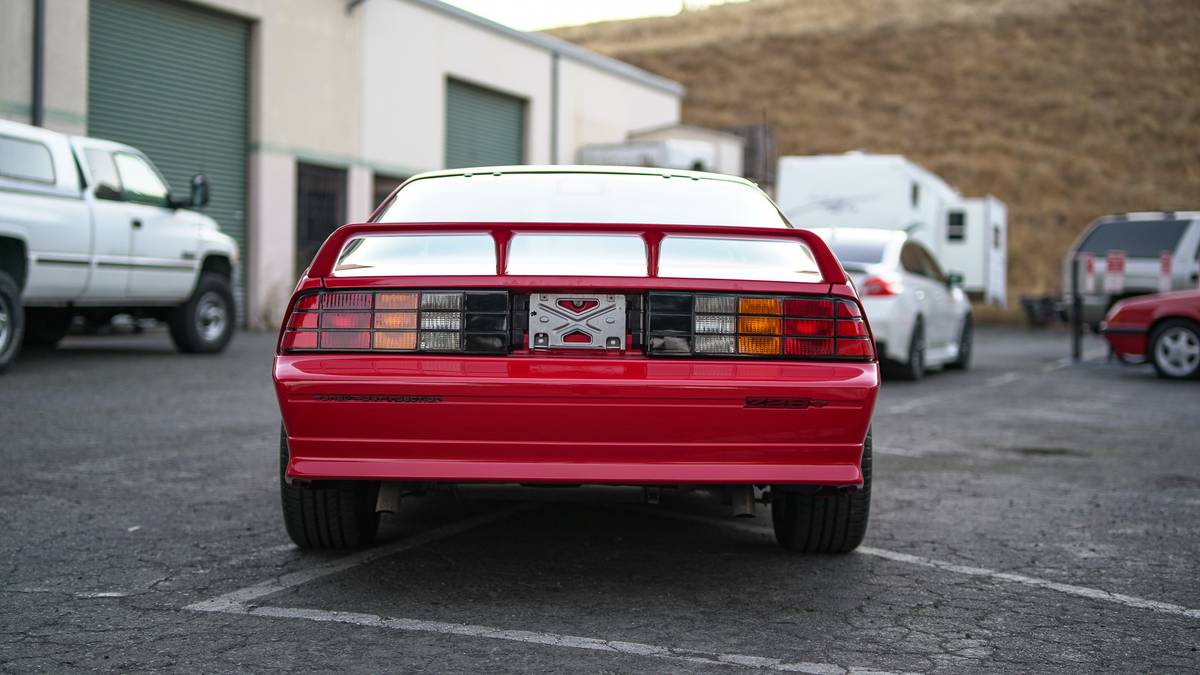 Chevrolet-camaro-z28-1991-red-22