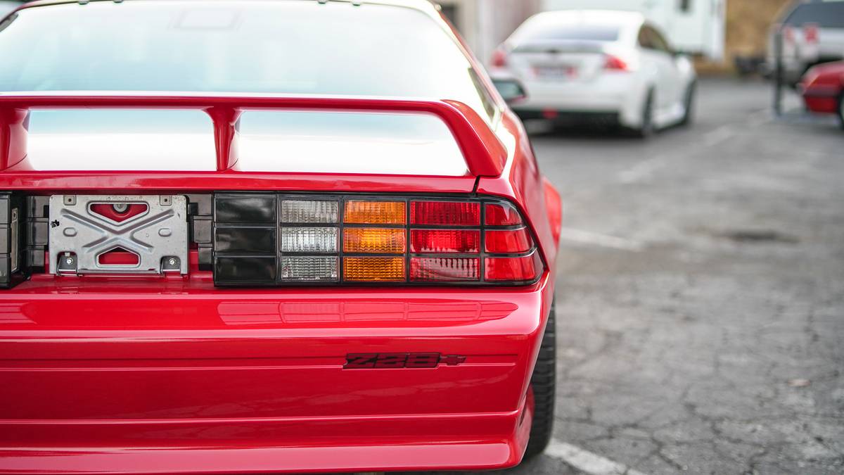 Chevrolet-camaro-z28-1991-red-5