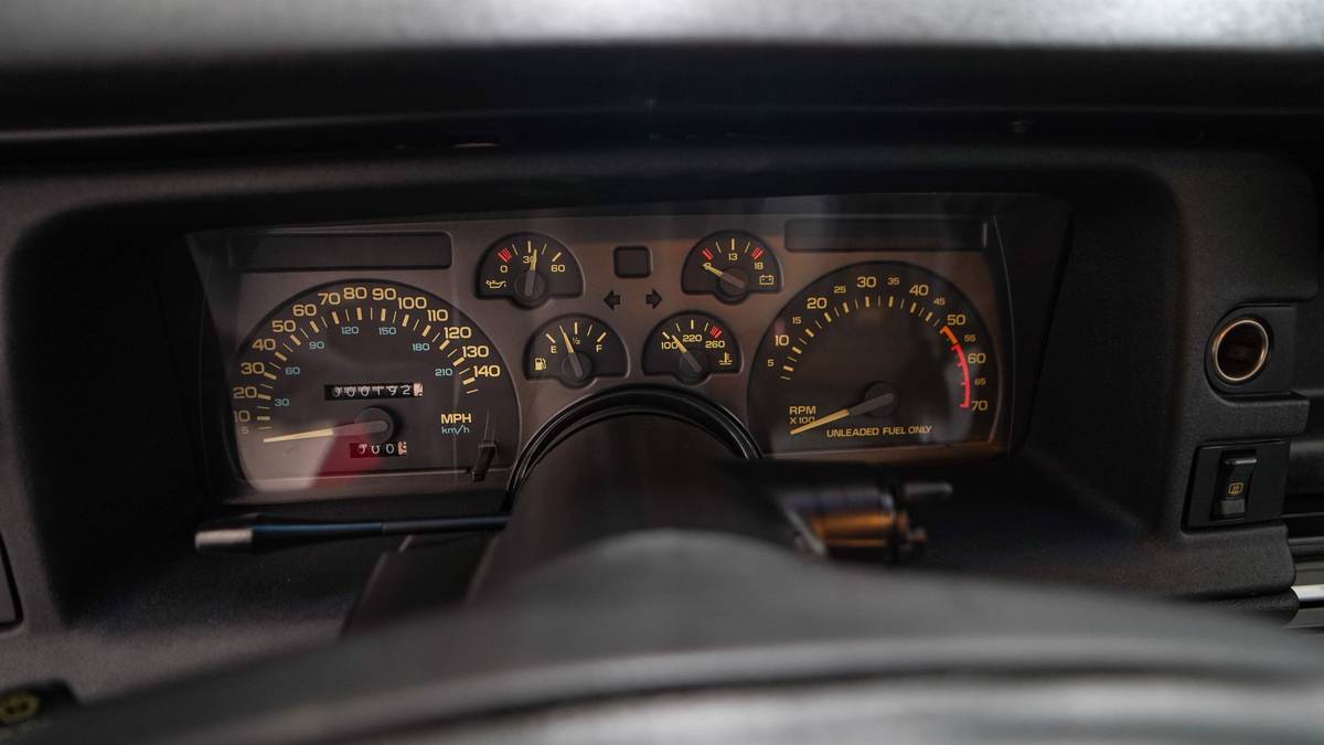 Chevrolet-camaro-z28-1991-red-8