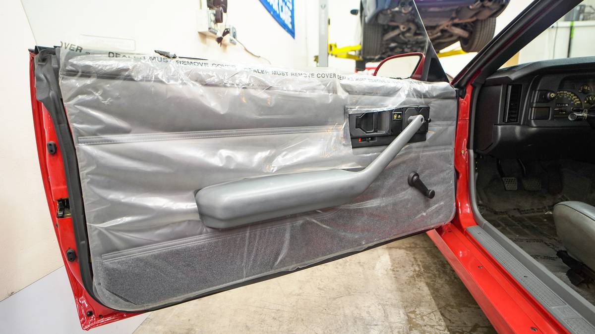 Chevrolet-camaro-z28-1991-red-9