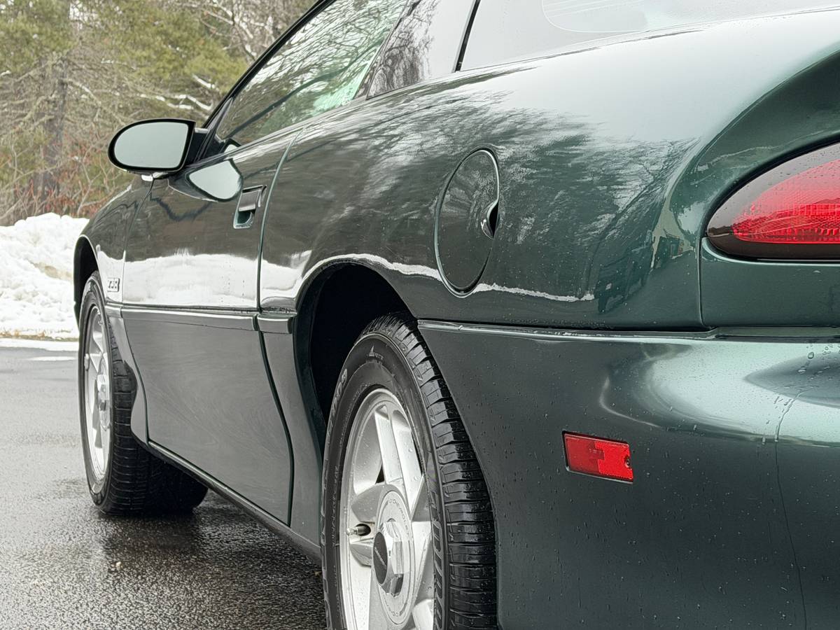 Chevrolet-camaro-z28-1994-green-11