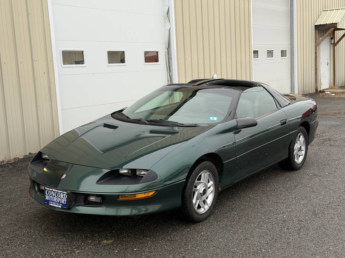 Chevrolet-camaro-z28-1994-green-18