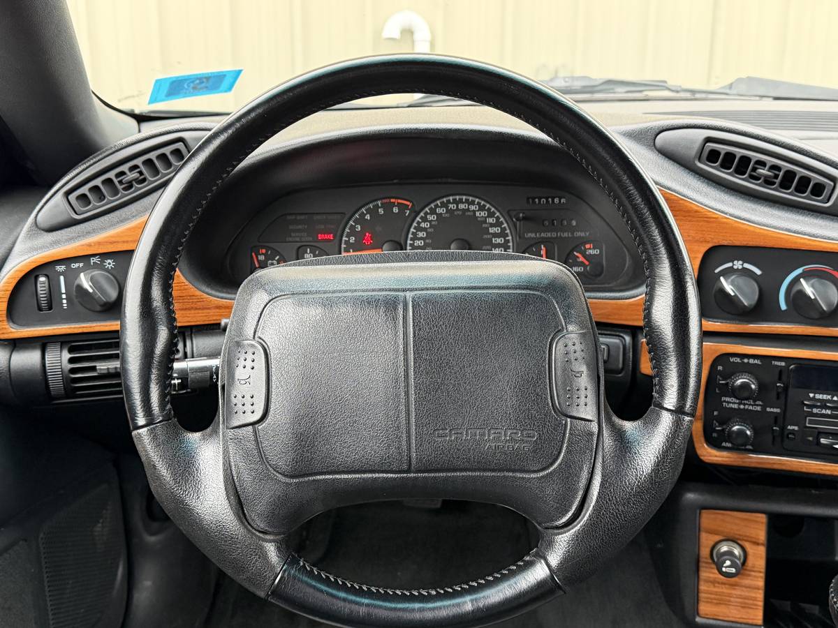 Chevrolet-camaro-z28-1994-green-22