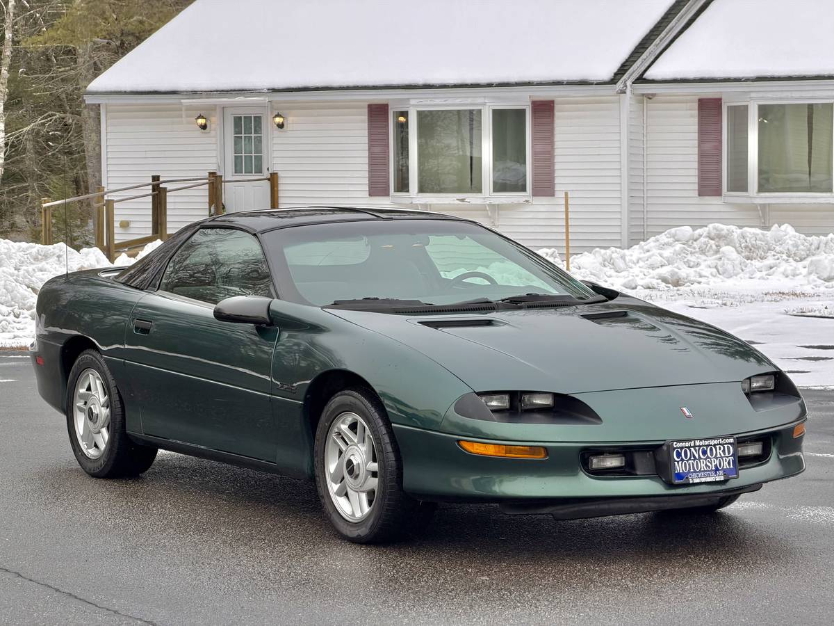 Chevrolet-camaro-z28-1994-green-3