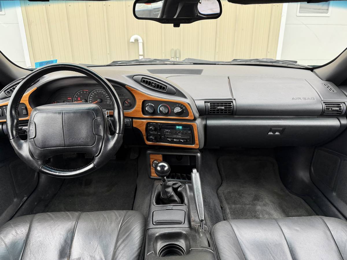 Chevrolet-camaro-z28-1994-green-4