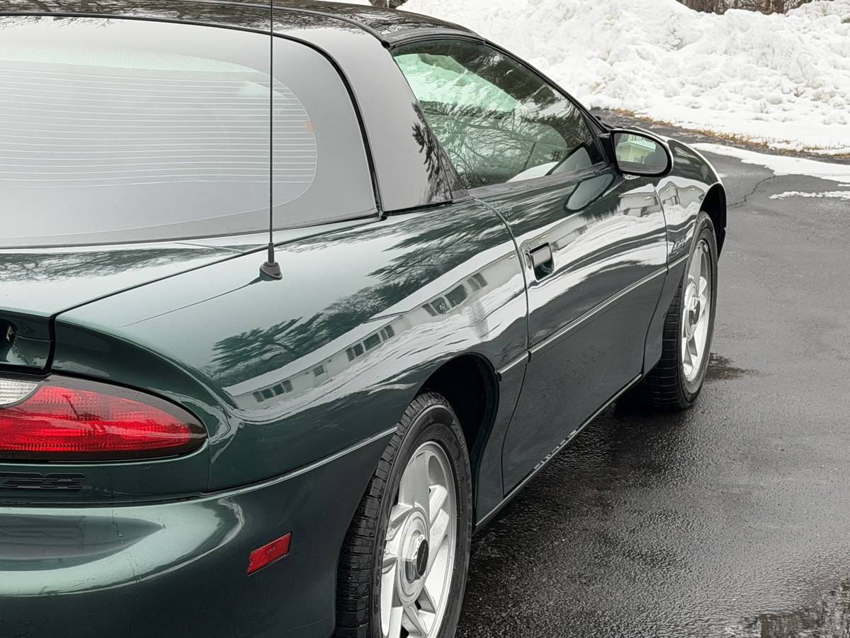 Chevrolet-camaro-z28-1994-green-8