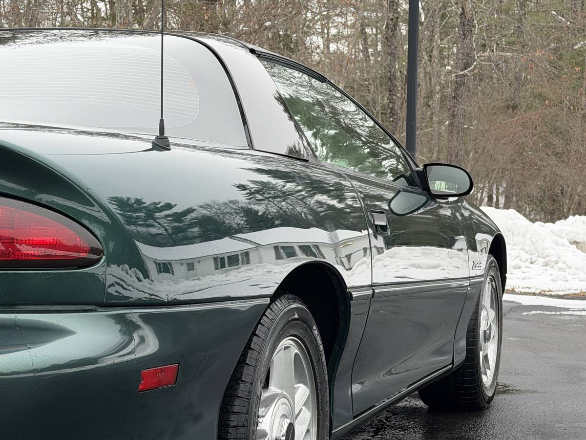Chevrolet-camaro-z28-1994-green-9