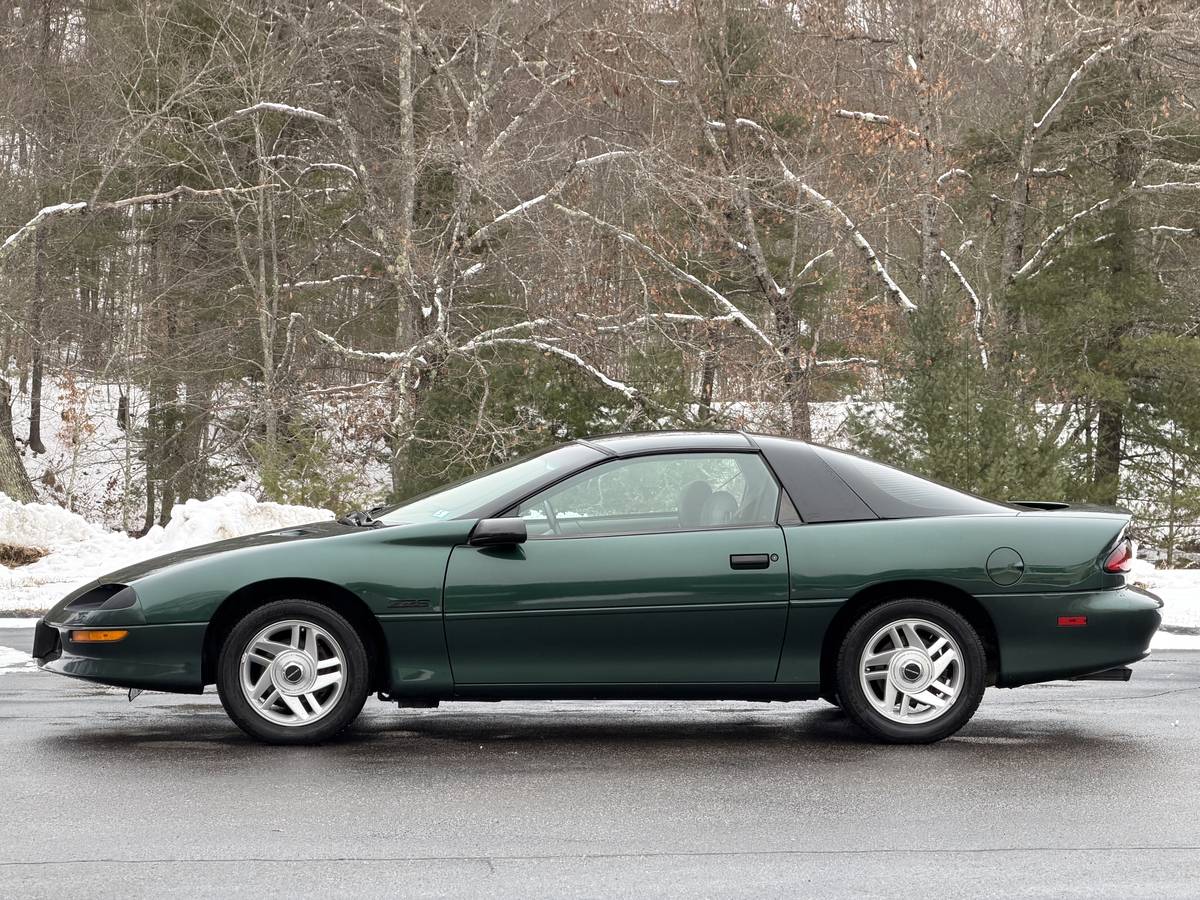 Chevrolet-camaro-z28-1994-green