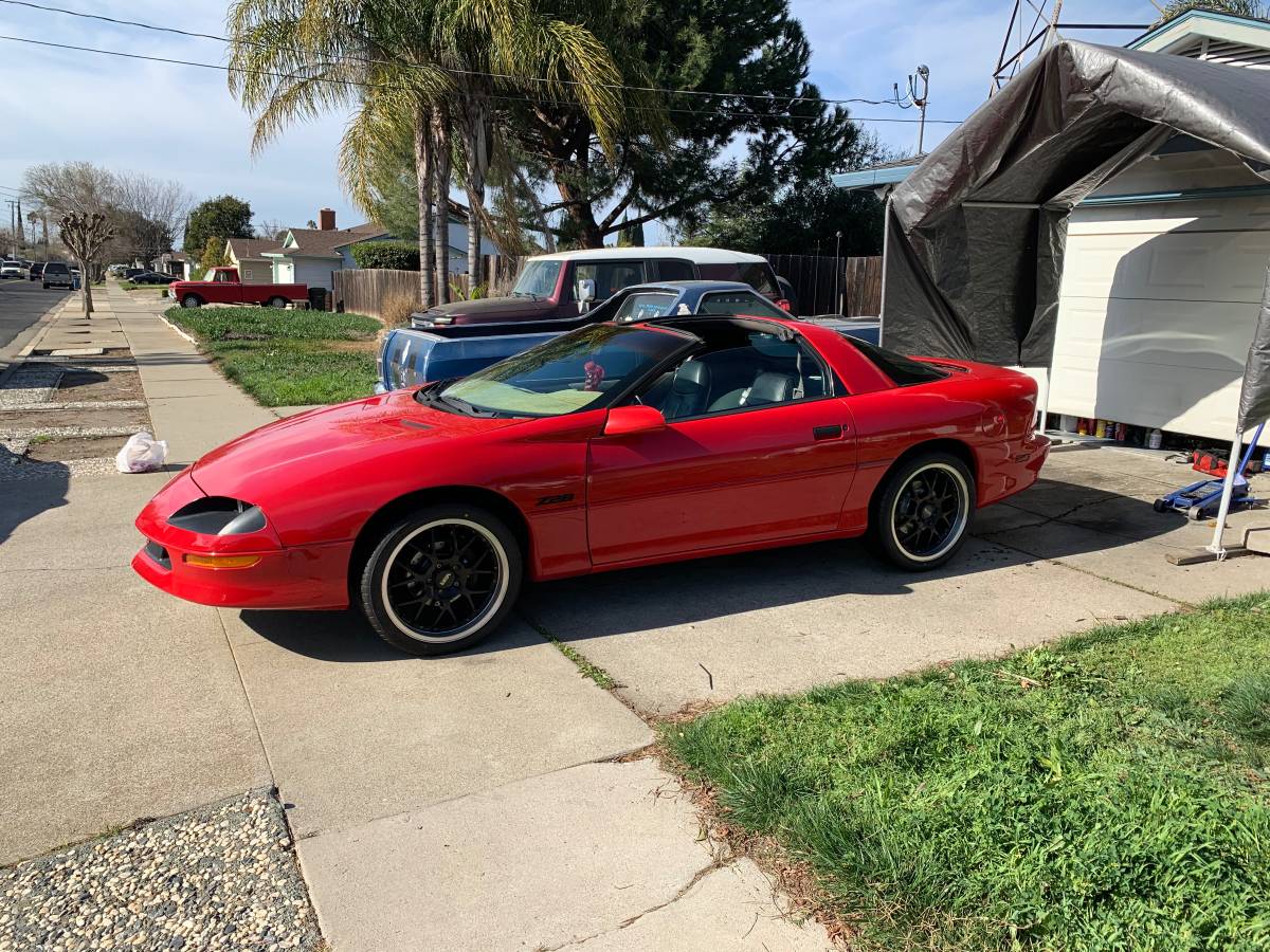 Chevrolet-camaro-z28-1996-red-17