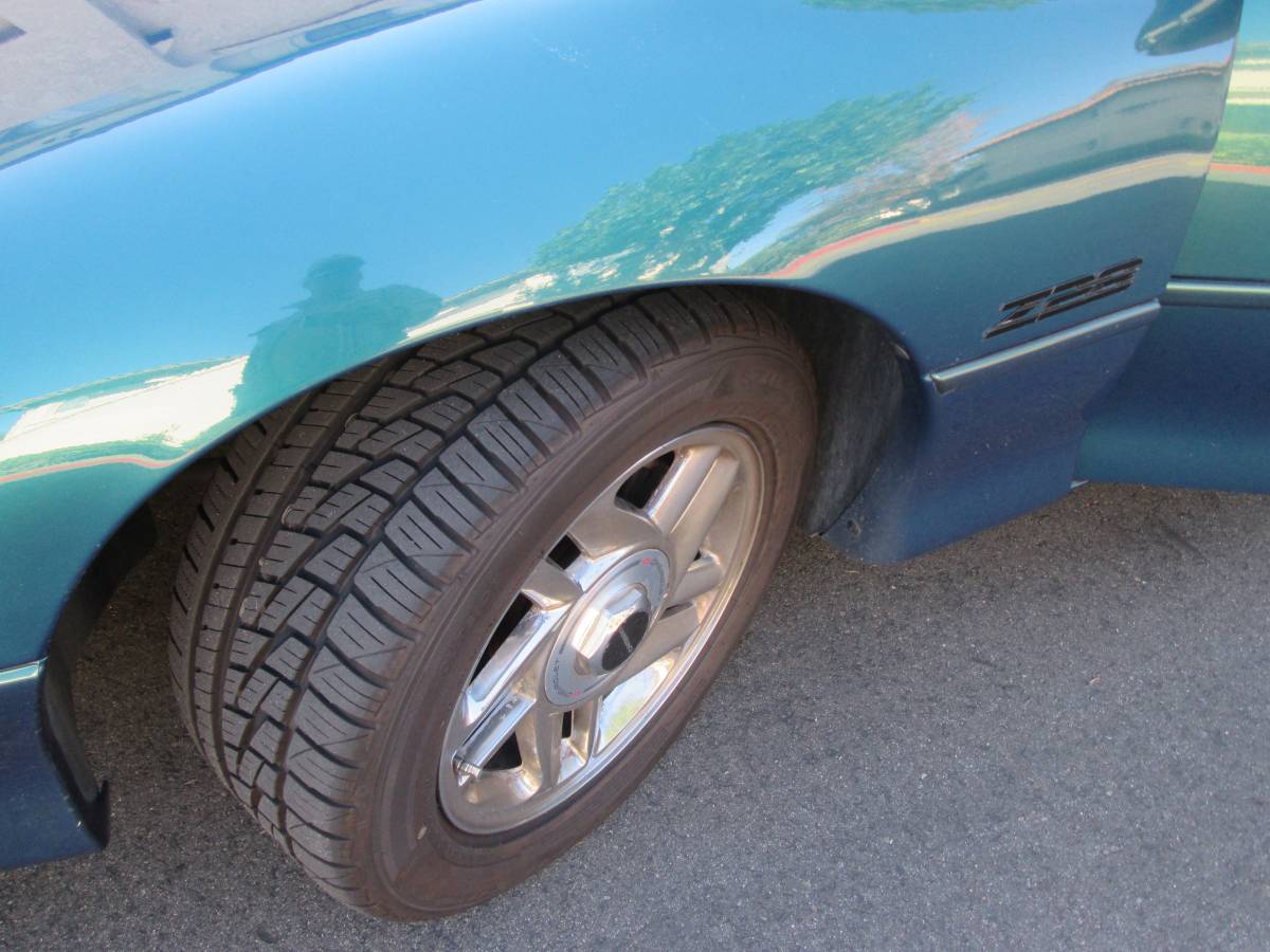 Chevrolet-camaro-z28-convertible-1995-custom-17