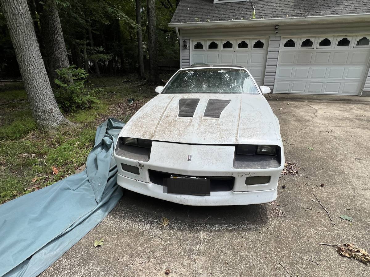 Chevrolet-camaro-z28-t-top-1987-white-1