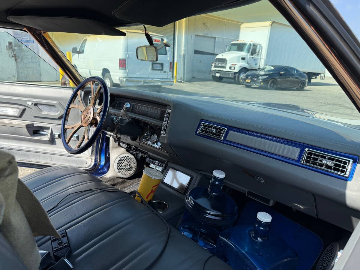 Chevrolet-caprice-1974-blue-2