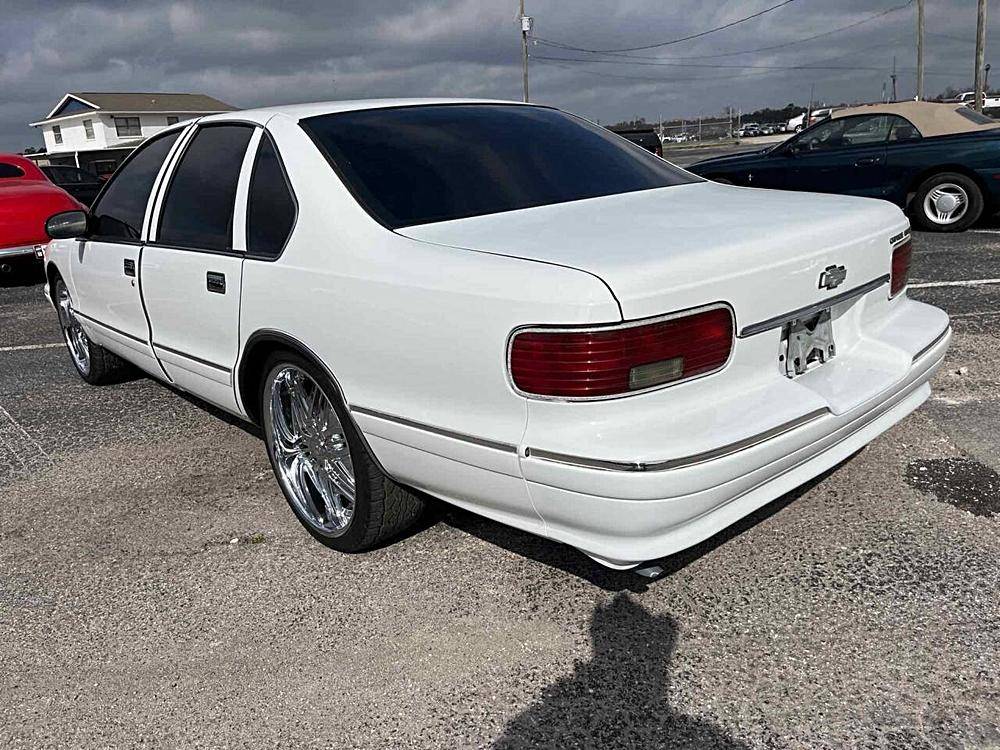 Chevrolet-caprice-1996-white-21
