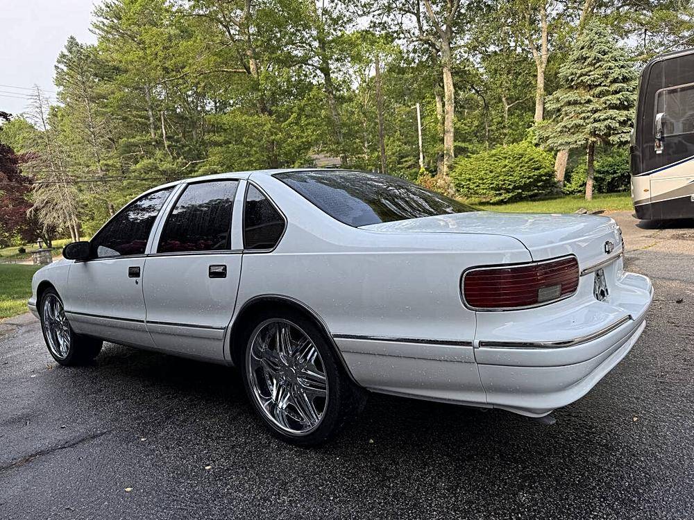 Chevrolet-caprice-1996-white-42