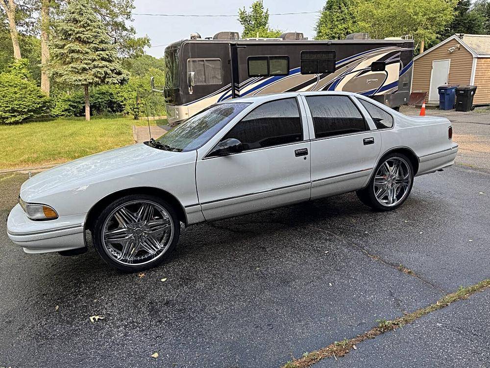 Chevrolet-caprice-1996-white-62