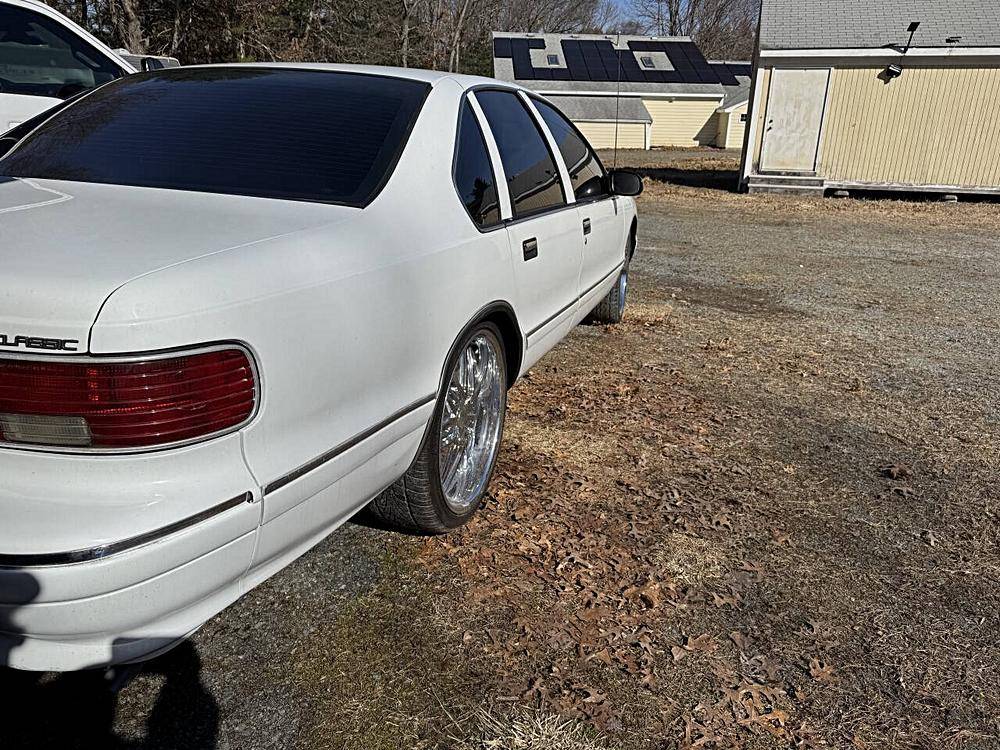 Chevrolet-caprice-1996-white-82