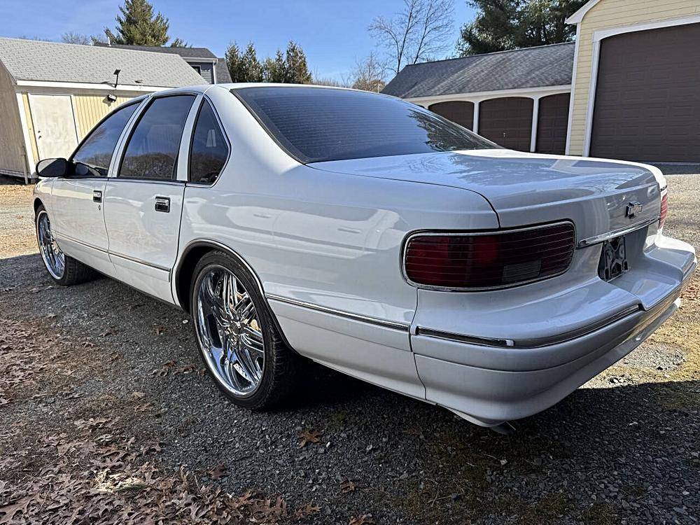 Chevrolet-caprice-1996-white-9