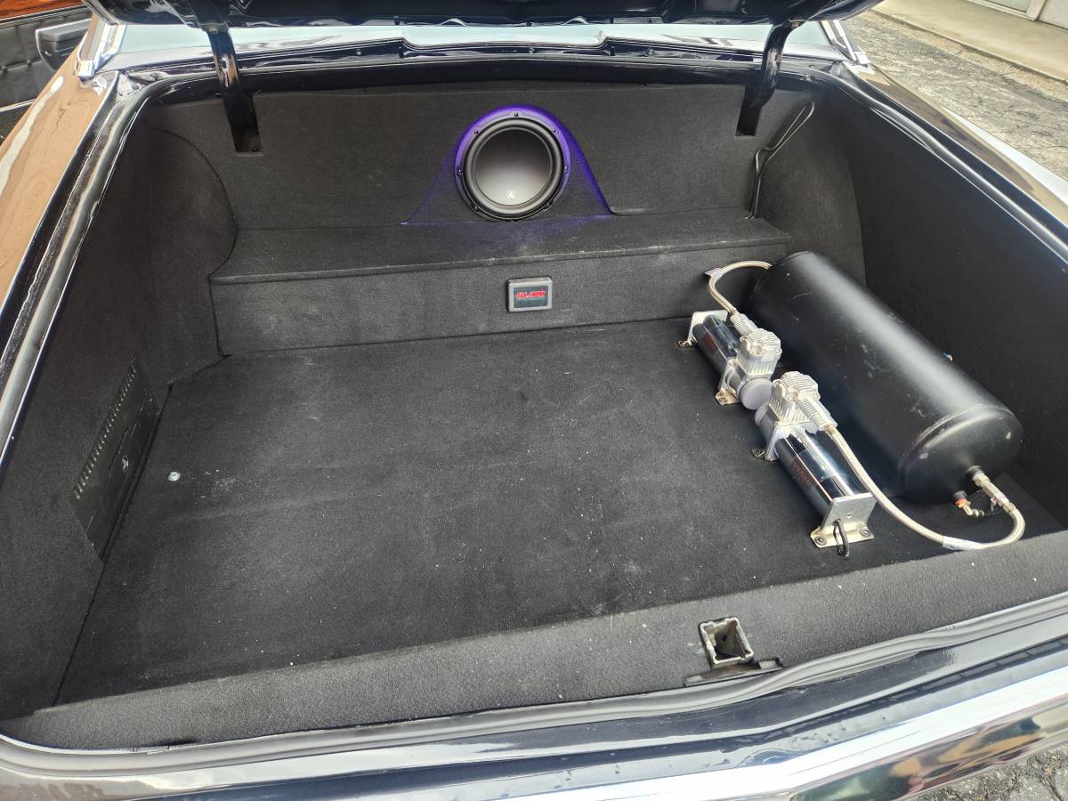 Chevrolet-caprice-classic-1970-purple-7