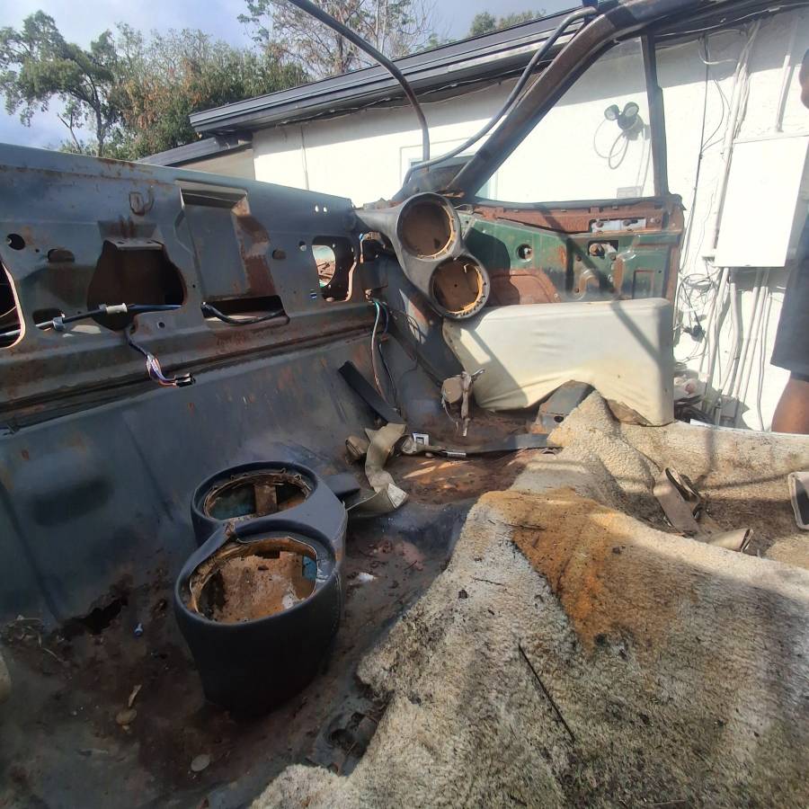 Chevrolet-caprice-classic-1975-green-9