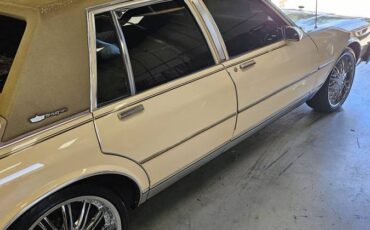 Chevrolet-caprice-classic-1988-custom-1