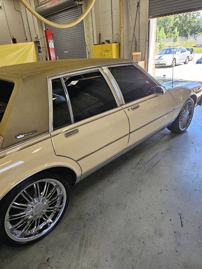 Chevrolet-caprice-classic-1988-custom-1