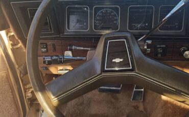 Chevrolet-caprice-classic-1988-custom-10