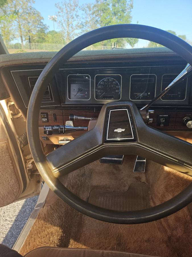 Chevrolet-caprice-classic-1988-custom-10