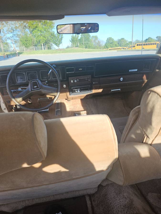 Chevrolet-caprice-classic-1988-custom-12