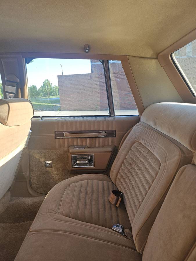 Chevrolet-caprice-classic-1988-custom-13