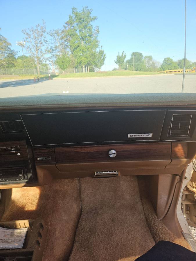 Chevrolet-caprice-classic-1988-custom-15