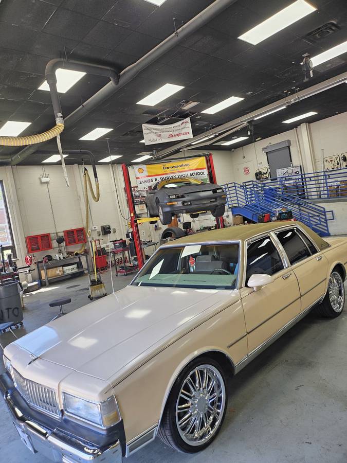 Chevrolet-caprice-classic-1988-custom-5