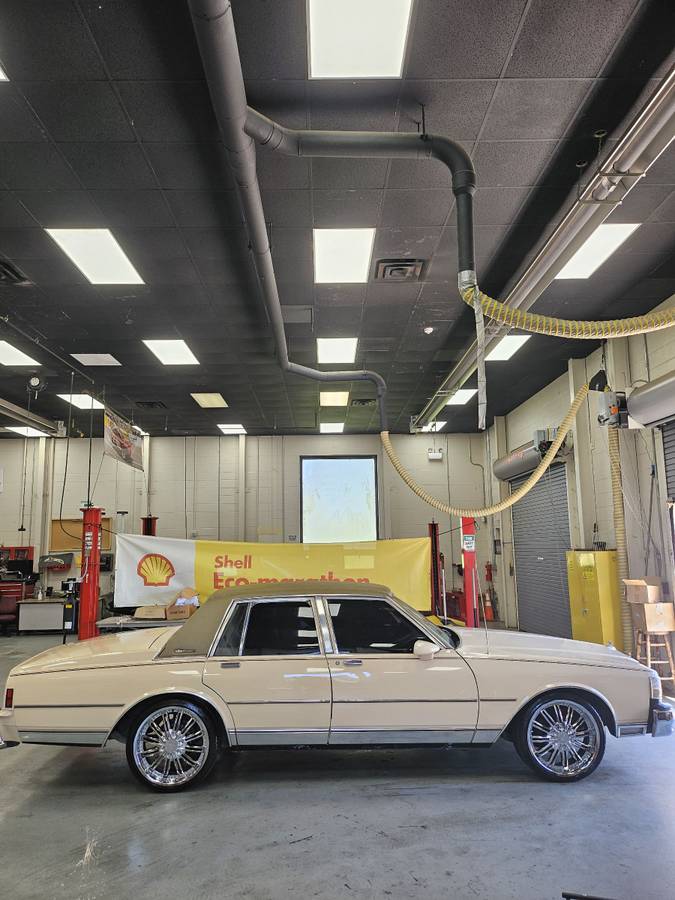 Chevrolet-caprice-classic-1988-custom-6