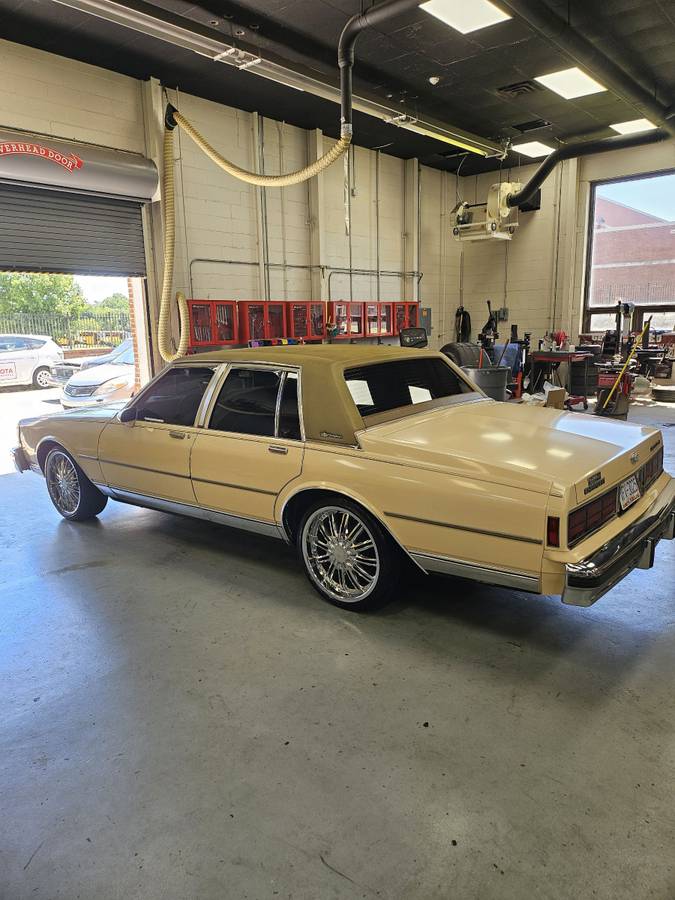 Chevrolet-caprice-classic-1988-custom-8
