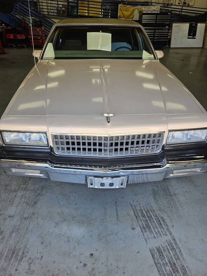 Chevrolet-caprice-classic-1988-custom