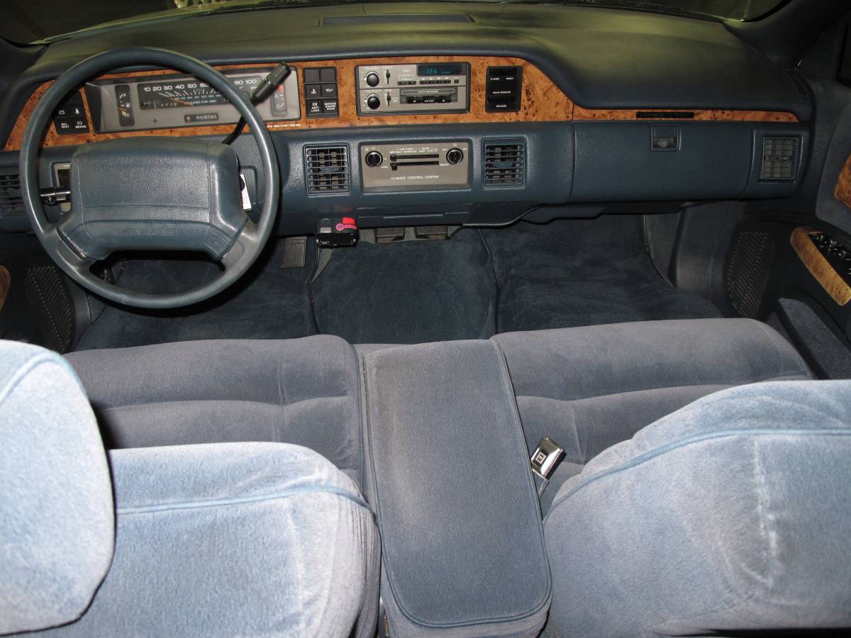 Chevrolet-caprice-classic-wagon-1993-white-1