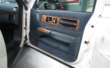 Chevrolet-caprice-classic-wagon-1993-white-10