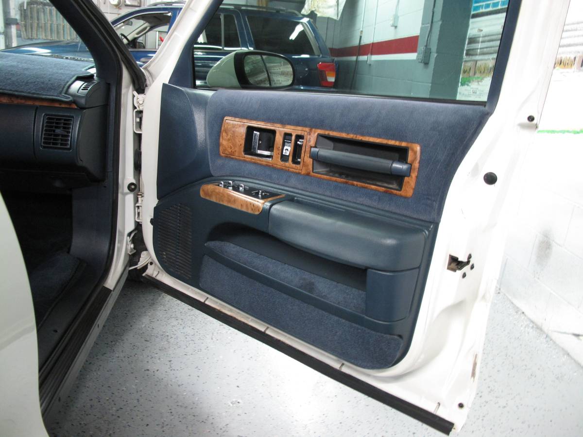 Chevrolet-caprice-classic-wagon-1993-white-10