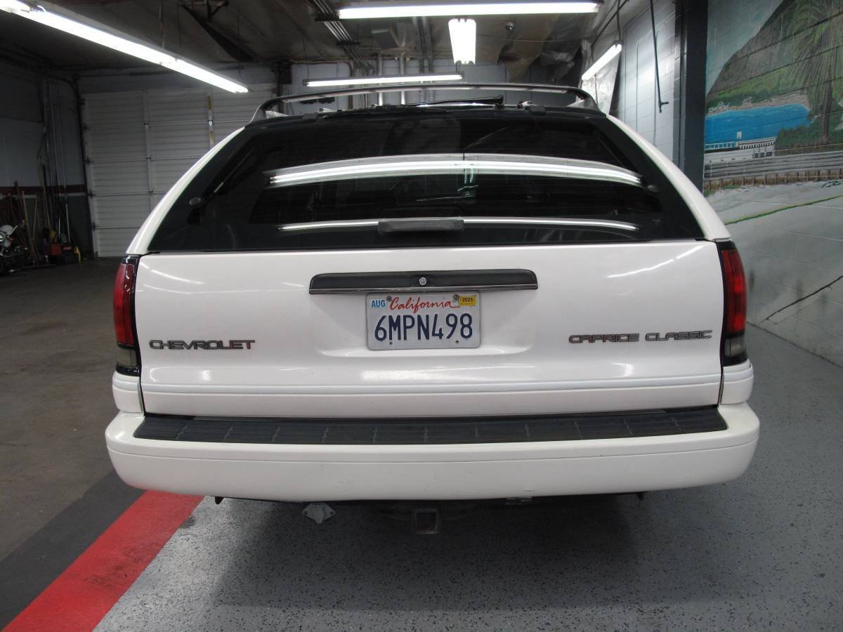 Chevrolet-caprice-classic-wagon-1993-white-11