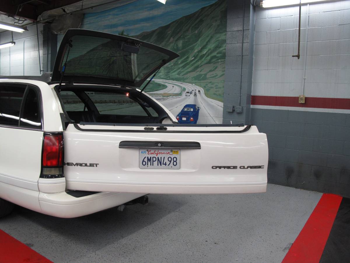 Chevrolet-caprice-classic-wagon-1993-white-14