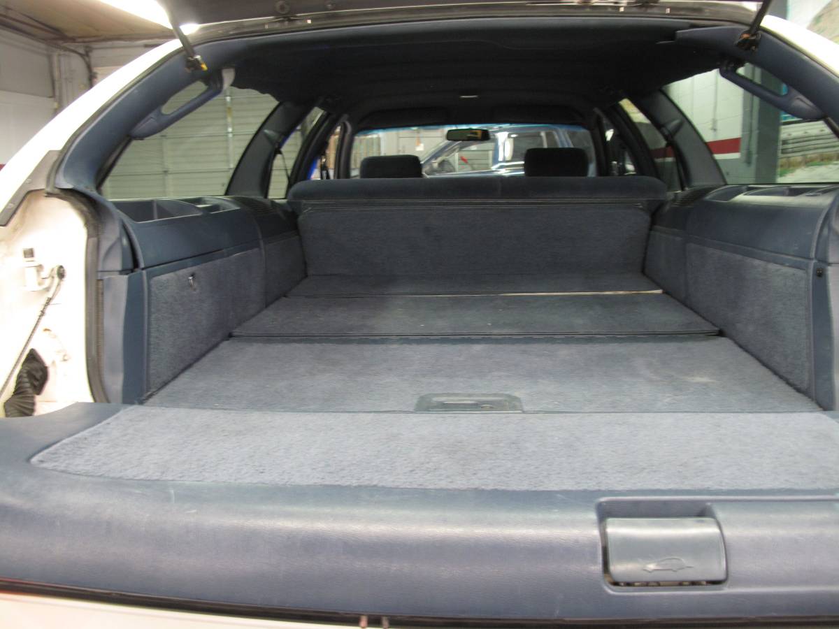 Chevrolet-caprice-classic-wagon-1993-white-18